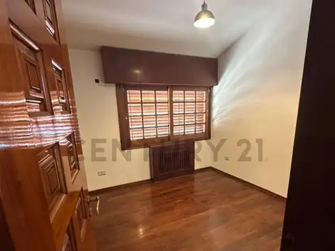 Oficina 10 ambientes con 3 baños