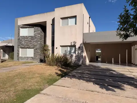 Casa en Venta con 6 cocheras
