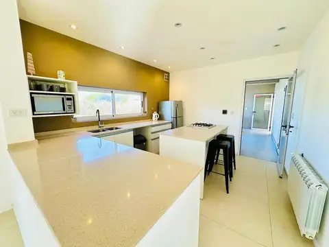 CASA A LA VENTA EN BARRIO SANTA INES. CERCA DEL INGRESO