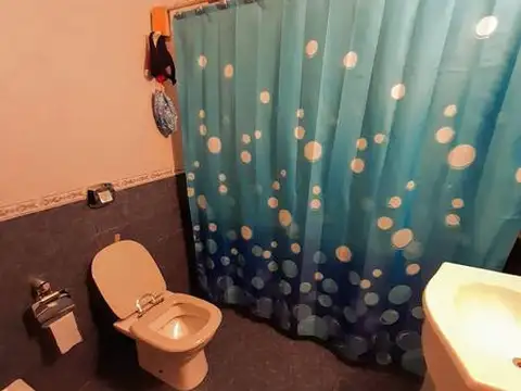 Casa 6 ambientes con 1 baño