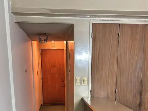 VENTA - 1 AMBIENTE - FRENTE CON BALCON - A RECICLAR