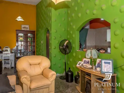 Casa en Venta con 2 cocheras