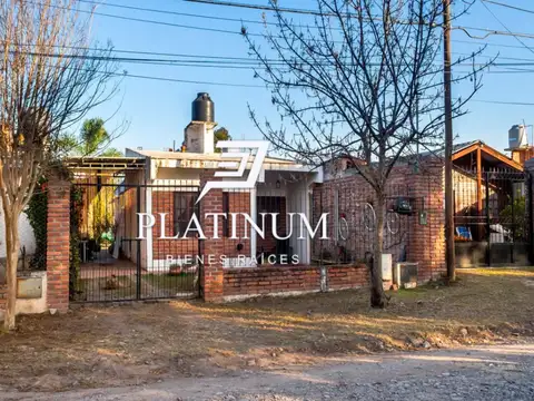 Casa en venta c/ cochera en San Luis