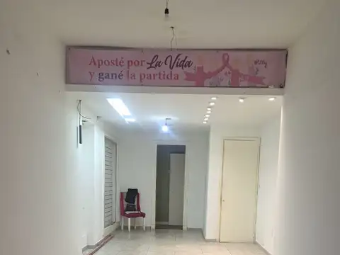 LOCAL EN LA MEJOR CUADRA COMERCIAL. DONDE EL ÉXITO ESTÁ ASEGURADO. RODEADO DE PRIMERAS MARCAS Y GRAN CIRCULACIÓN PEATONAL.