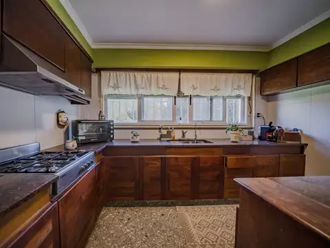 VENTA CASA 7 AMBIENTES VILLA ADELINA