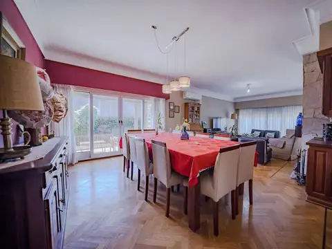 Casa en Venta con 3 cocheras