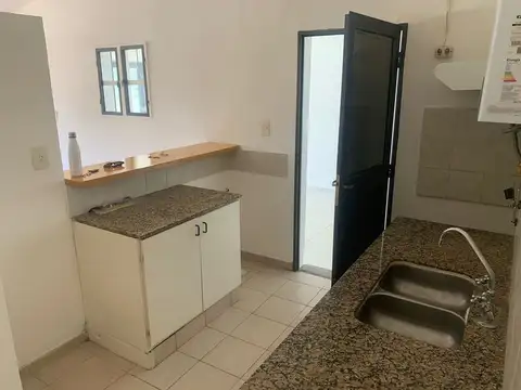 Casa 2 ambientes con 1 baño