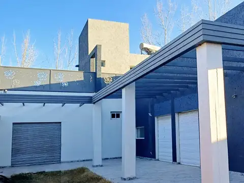 CASA 3 HAB. PILETA Y COCHERA DOBLE - SAN MARTIN