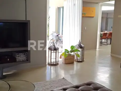 Casa 6 ambientes con 3 baños