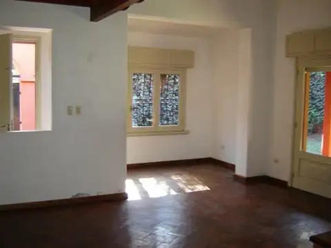 Casa en Alquiler con 1 cochera