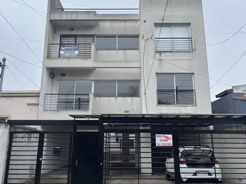 Departamento 3 amb con balcón al contrafrente y cochera