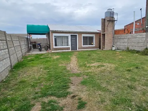 EN VENTA - CASA 2 DORMITORIOS EN PUNTA ALTA - BARRIO ATE VI - SOBRE CALLE VELEZ