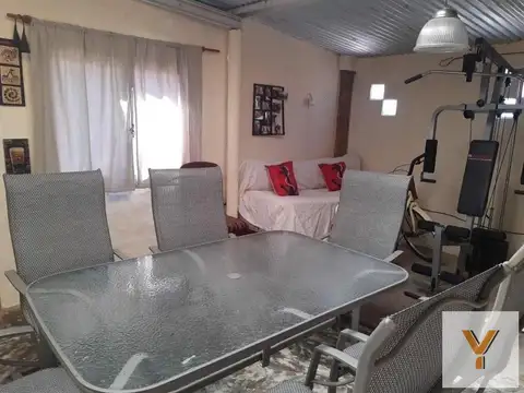 Casa en venta - 2 dormitorios 2 baños - 300mts2 - Necochea
