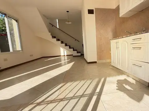 Depto Tipo Casa en Venta con 1 cocheras