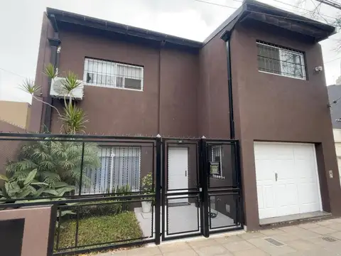 VENTA CHALET 6 AMBIENTES EN VILLA ADELINA