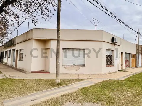 Casa de dos dormitorios-Esquina España y Pueyrredón Venado tuerto