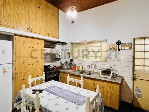 Casa de dos dormitorios-Esquina España y Pueyrredón Venado tuerto
