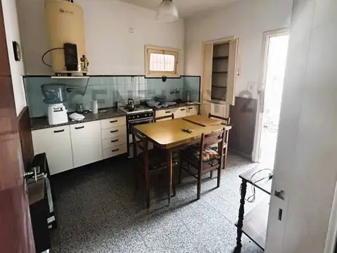 En VENTA casa a reciclar - Semicentro