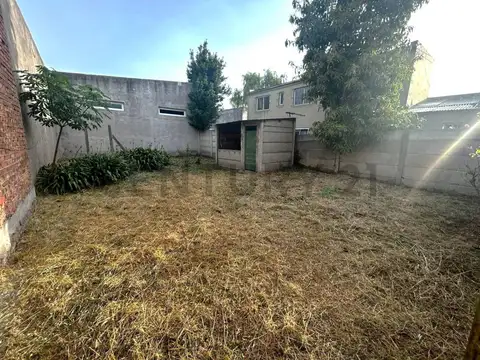 En VENTA casa a reciclar - Semicentro