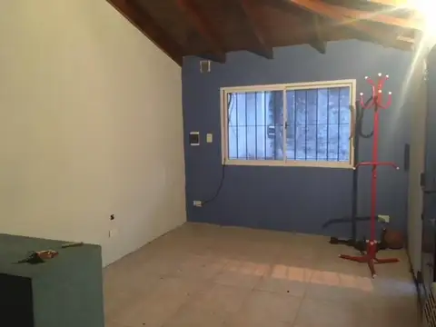 Casa 2 ambientes con 1 baño