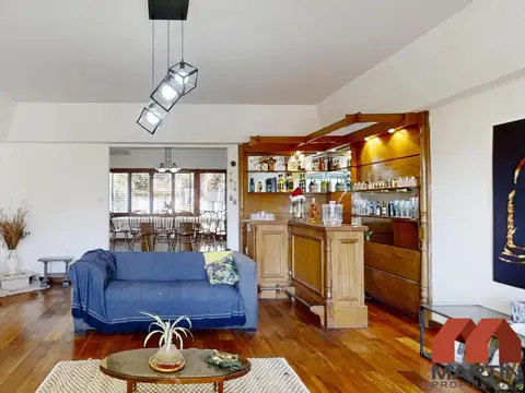 Casa en Venta con 4 cocheras