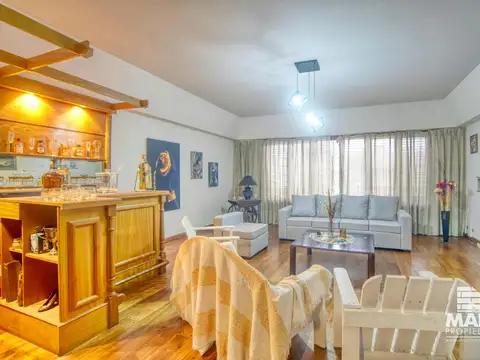 Casa 8 ambientes con 5 baños