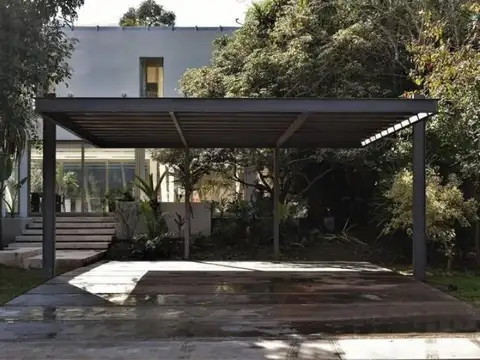 Casa 7 ambientes con 5 baños