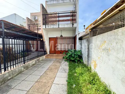 Duplex 4 ambientes con cochera y patio
