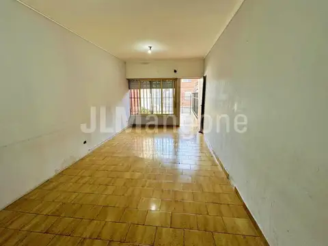 Depto Tipo Casa en Venta 50 años