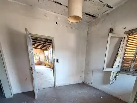 Venta Quilmes Oeste. Casa a demoler.