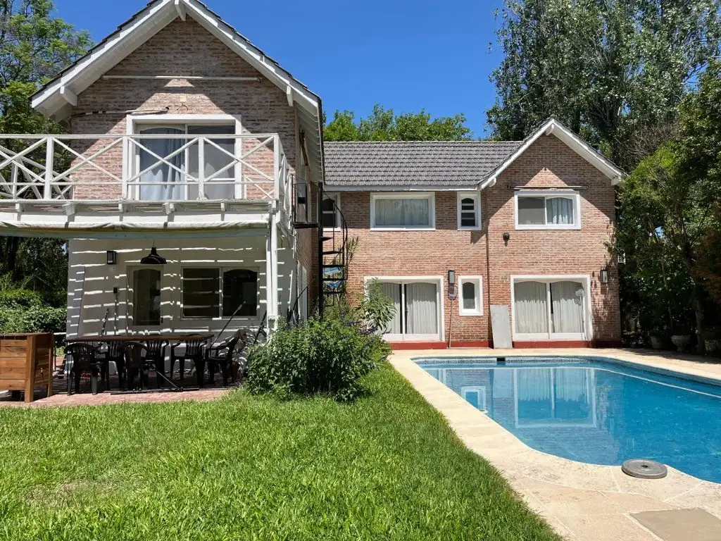 Casa en Alquiler Temporal con cochera