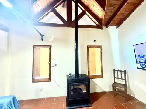CASA EN VENTA EN BARRIO SEMICERRADO 6 AMB GRAN DEPOSITO   FINANCIA DUEÑO - PERMUTA  