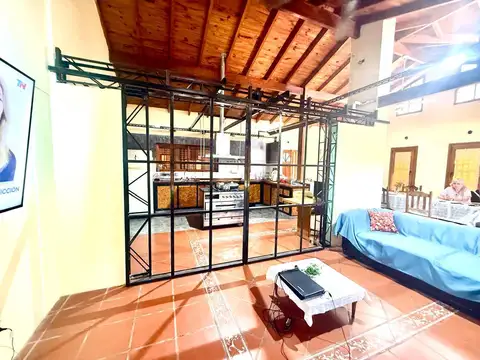 Casa 6 ambientes con 3 baños