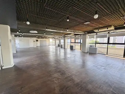 Oficina en Alquiler con 1 cochera