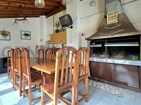 Venta Casa en Villa Maipu con  quincho jardin y Cochera