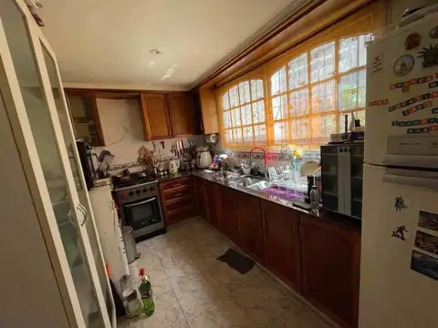 PH 4 AMB VENTA EN BARRACAS  . TRIPLEX MUY LUMINOSO