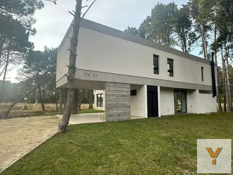 Casa en venta - 3 Dormitorios 3 Baños - 934Mts2 - Pinamar