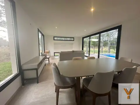 Casa en Venta en Villarobles, USD 300.000