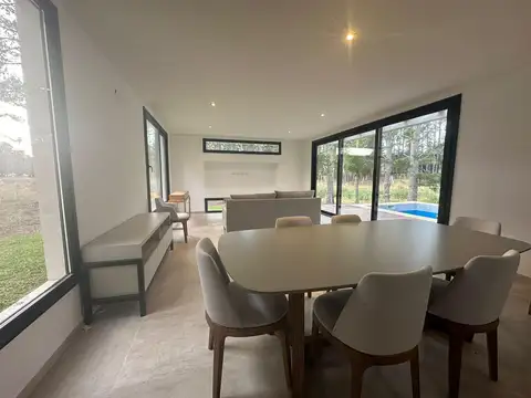 Casa en Venta en Villarobles, USD 300.000