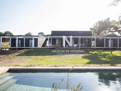 Vende casa en Laguna escondida de 4 dormitorios.