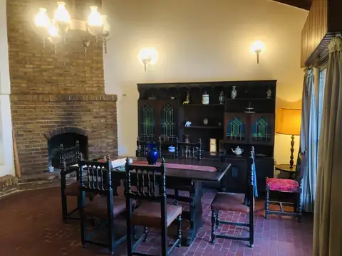 Casa 6 ambientes con 2 baños