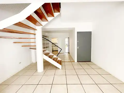 Depto Tipo Casa en Alquiler con 1 cocheras