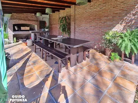 Casa 6 ambientes con 2 baños