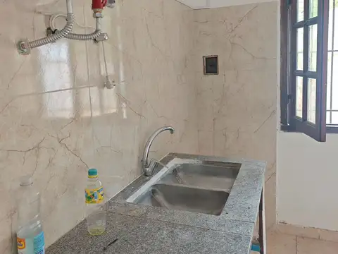 Casa 2 ambientes con 1 baño