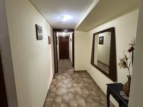 Casa 6 ambientes con 4 baños