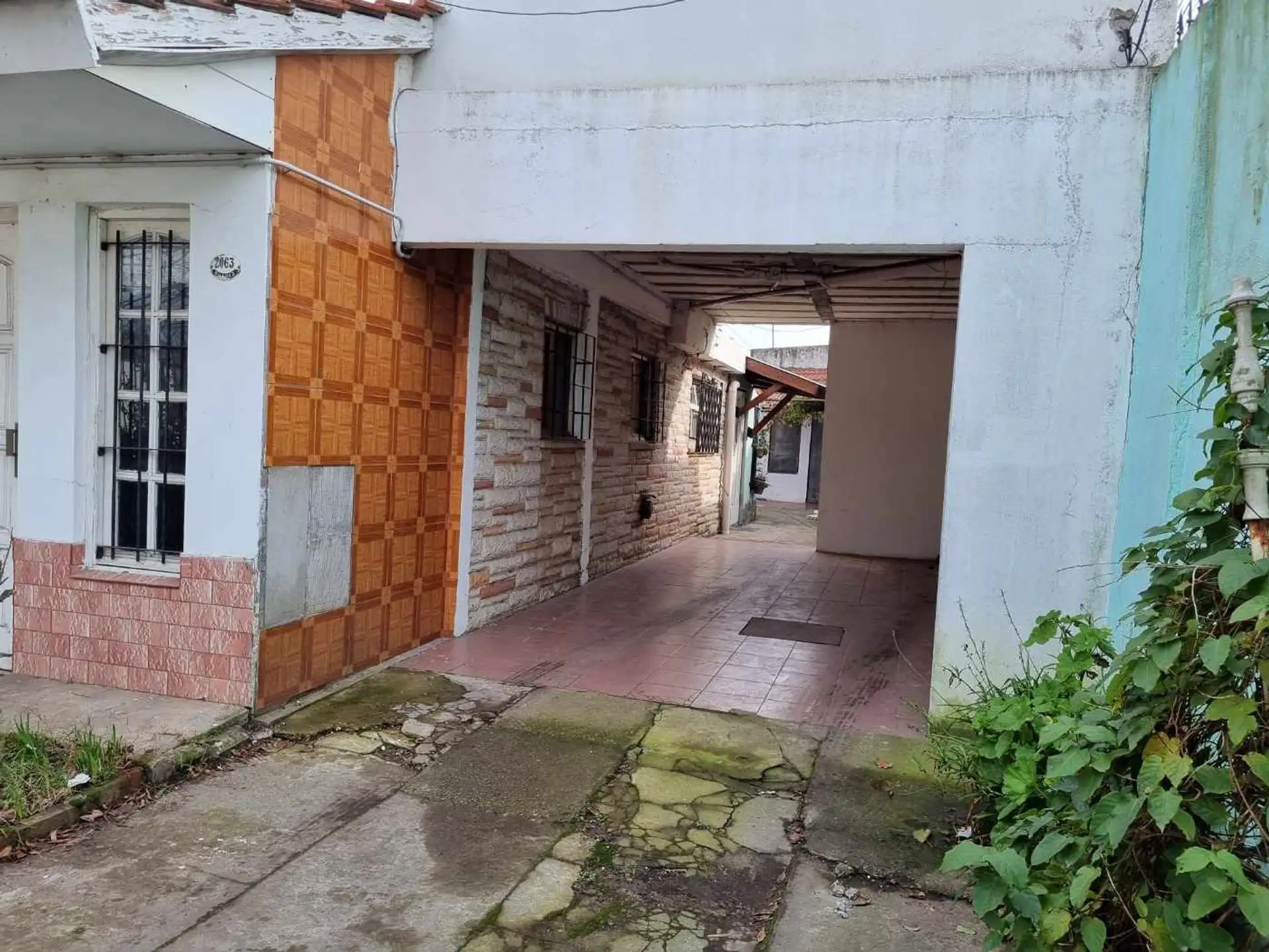 Casa triplex en venta con 3 departamentos — Coronel Suárez
