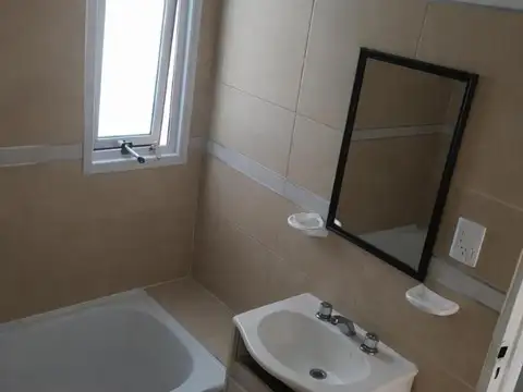 Casa en Alquiler con 1 cochera