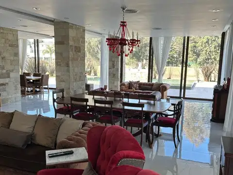 Casa 5 ambientes con 6 baños