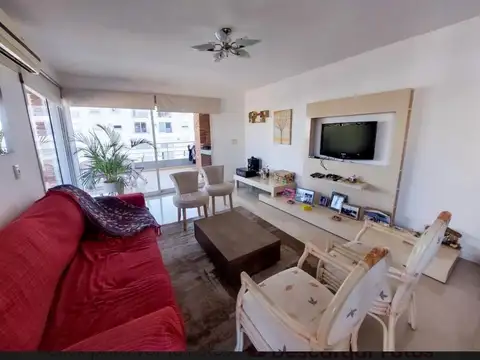 Fairmont, Calle Rimas.