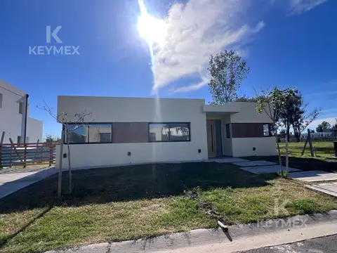 Casa en Venta en Pilar Del Este - Santa Sofia, USD 190.000